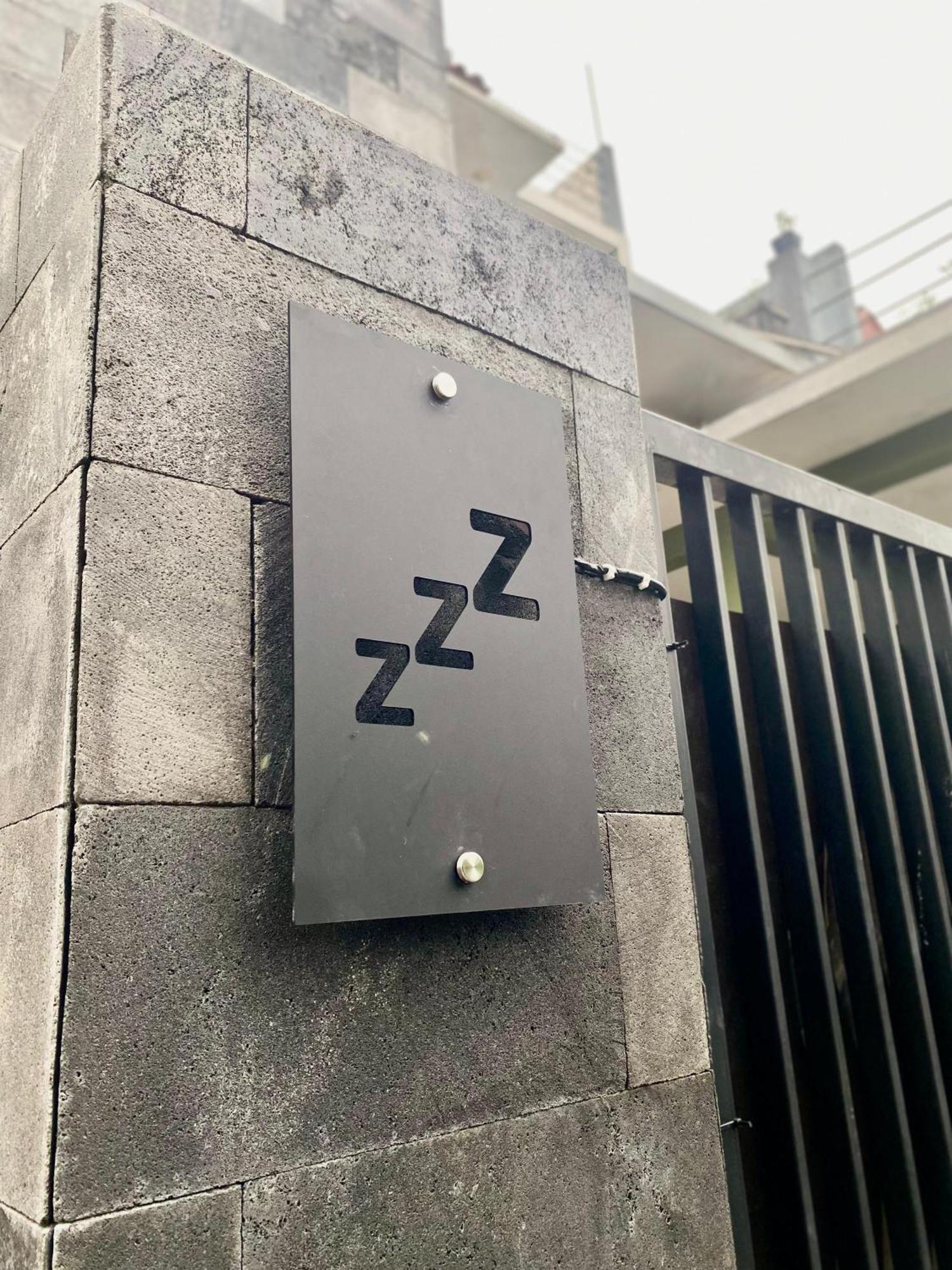 Zzz Hostel Malang Exterior foto